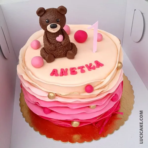 růžový dort s medvídkem